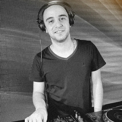 Shaman'Dream & Deadbeat  - Guru Quarter [GREGO LIVE MIX]
