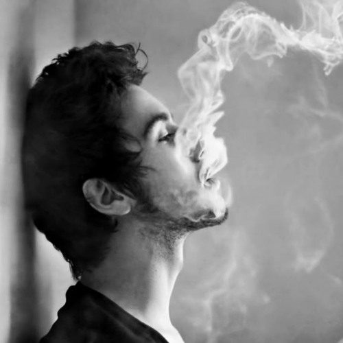 Khói thuốc đợi chờ