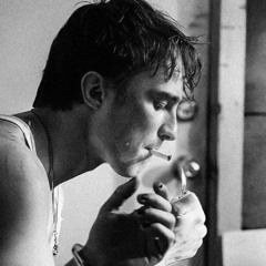 للحزن ساحات بصدري مثل ساحات القتال.