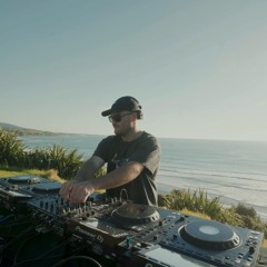 TOMMY - Back Beach Scenic Set