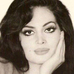 عيونك كذا ربي خلققها بلا تجميل💜.