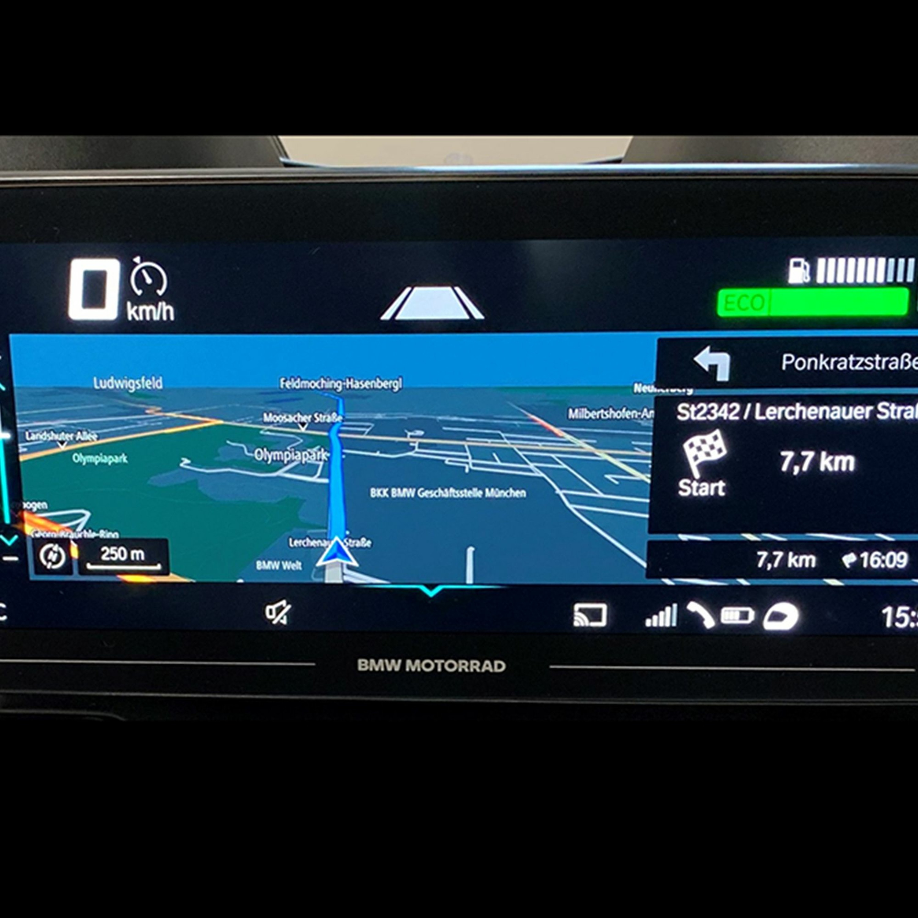 Bosch Debuts First Motorcycle Split-Screen Display thumbnail