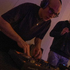 #002 MOSTLY UKG SET BY DJ KOSTKIEWICZ