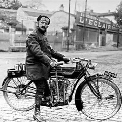 Sur la route qui défile