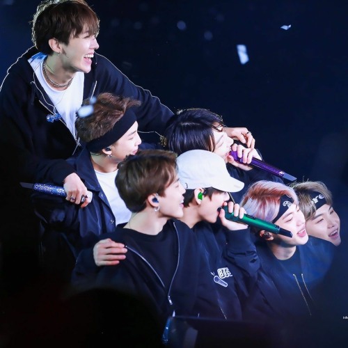 Stream BTS Medley Concert - Dope, Silver Spoon, Fire, Run (LY SY Tour The  Final in Seoul) by baebaemuntah | Listen online for free on SoundCloud