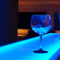 "House Grooves: Ultimate Dancefloor Hits"
