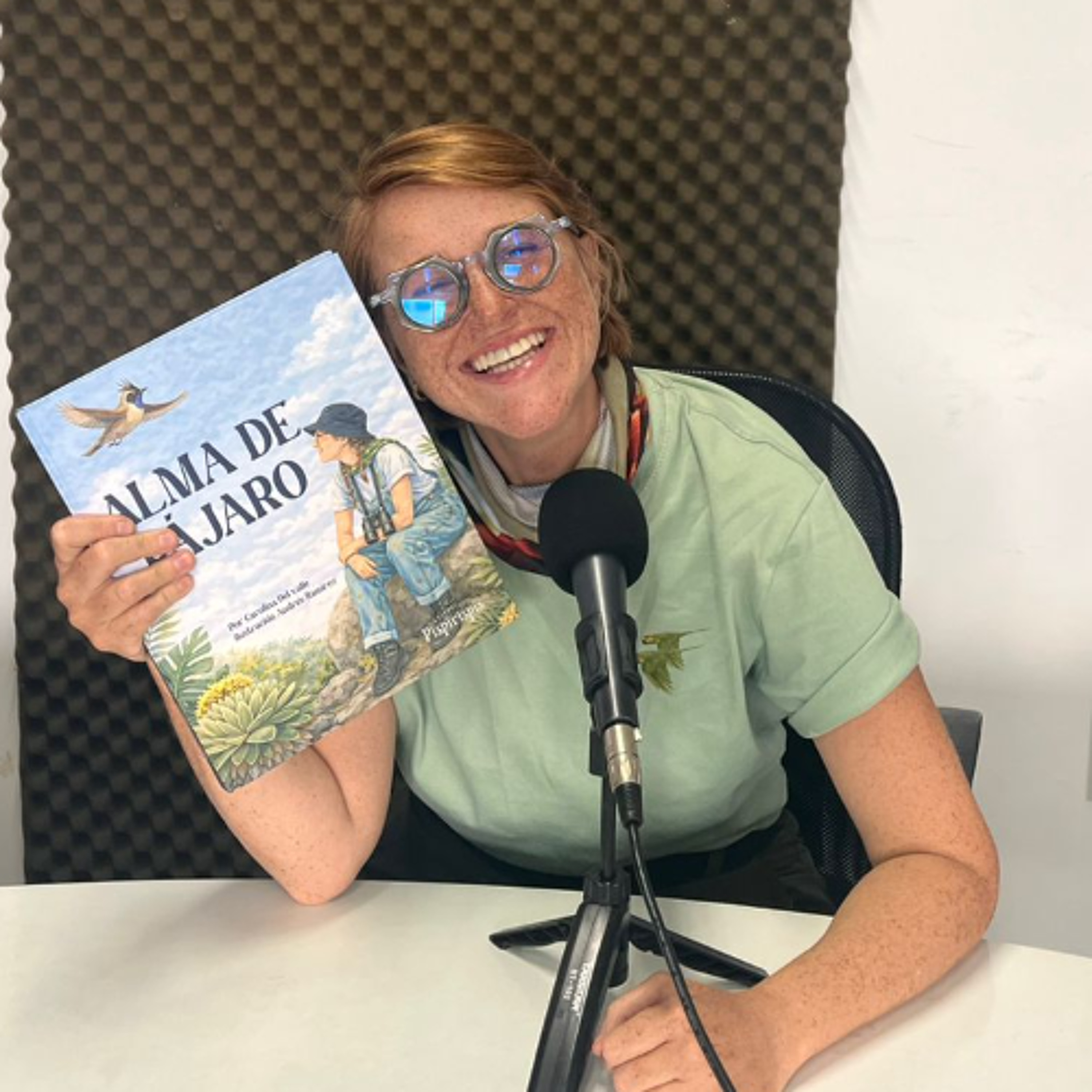 Entrevista con Carolina del Valle, autora del libro Alma de Pájaro episode artwork