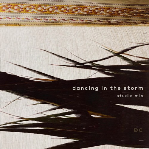 đancing in the storm