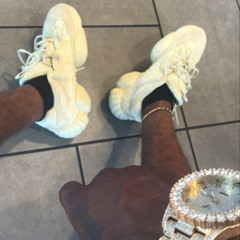 Racks On Me (feat. Dela Fodi're)