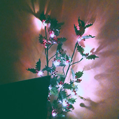 Прохладен нощен въздух и чаша студена вода (Cool night air and a glass of cold water)