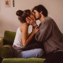 بخالف العالم وبعايدك قبل العيد يحبيبي🦋