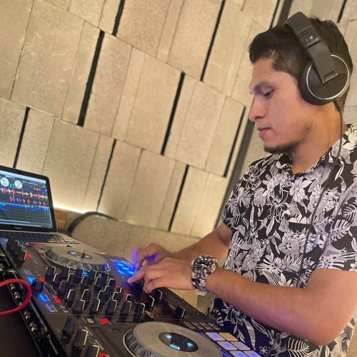 Stream Mix Exceso De Bajo (World Hold On, Finder, Buscando Money) [ DJ