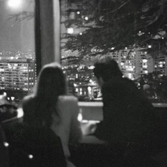 مشتاق لكِ مشتاق !