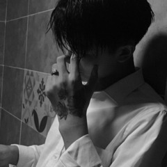 وحيد انا مع الليل.