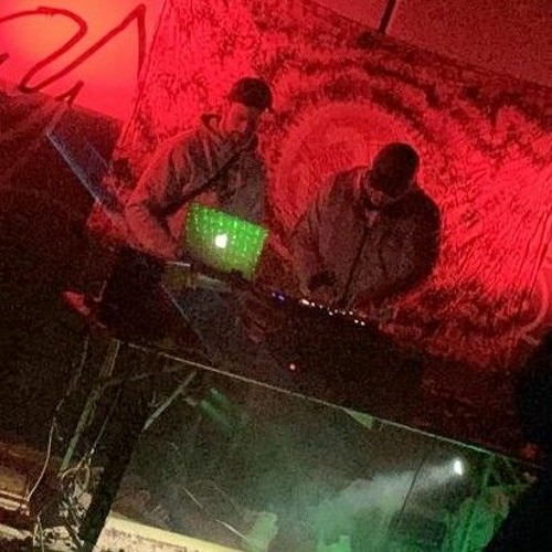 Ähnliche Tracks: Open Air Rave unter der Brücke {150 BPM}