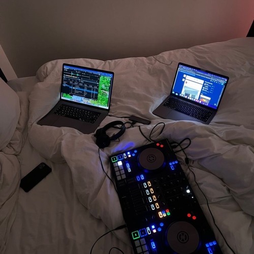 TECHNO SETS