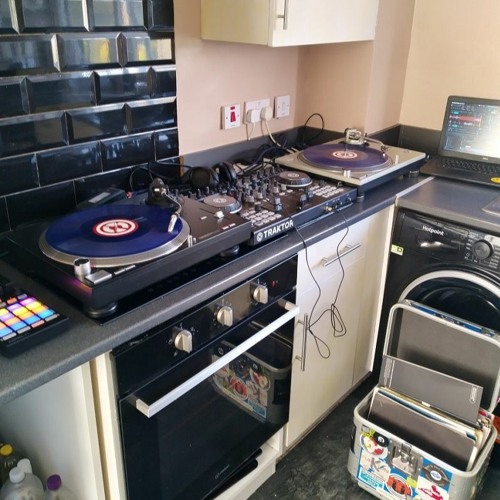 2 Turntables And A Mixer