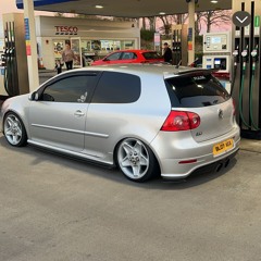 Beauty and a beast📸