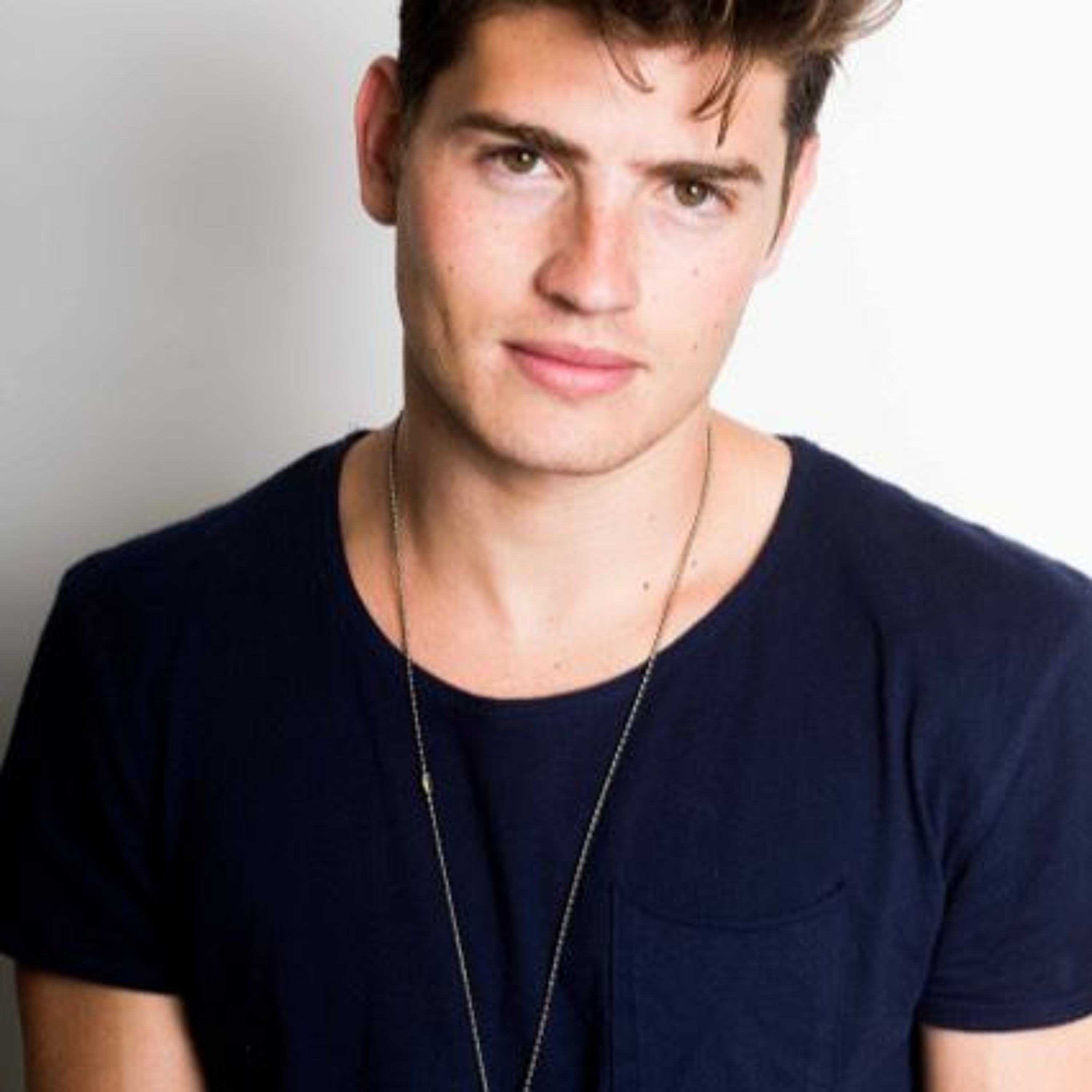 Gregg Sulkin on Breaking it Down with Frank MacKay - Wizards Of Waverly Place, Pretty Little Liars