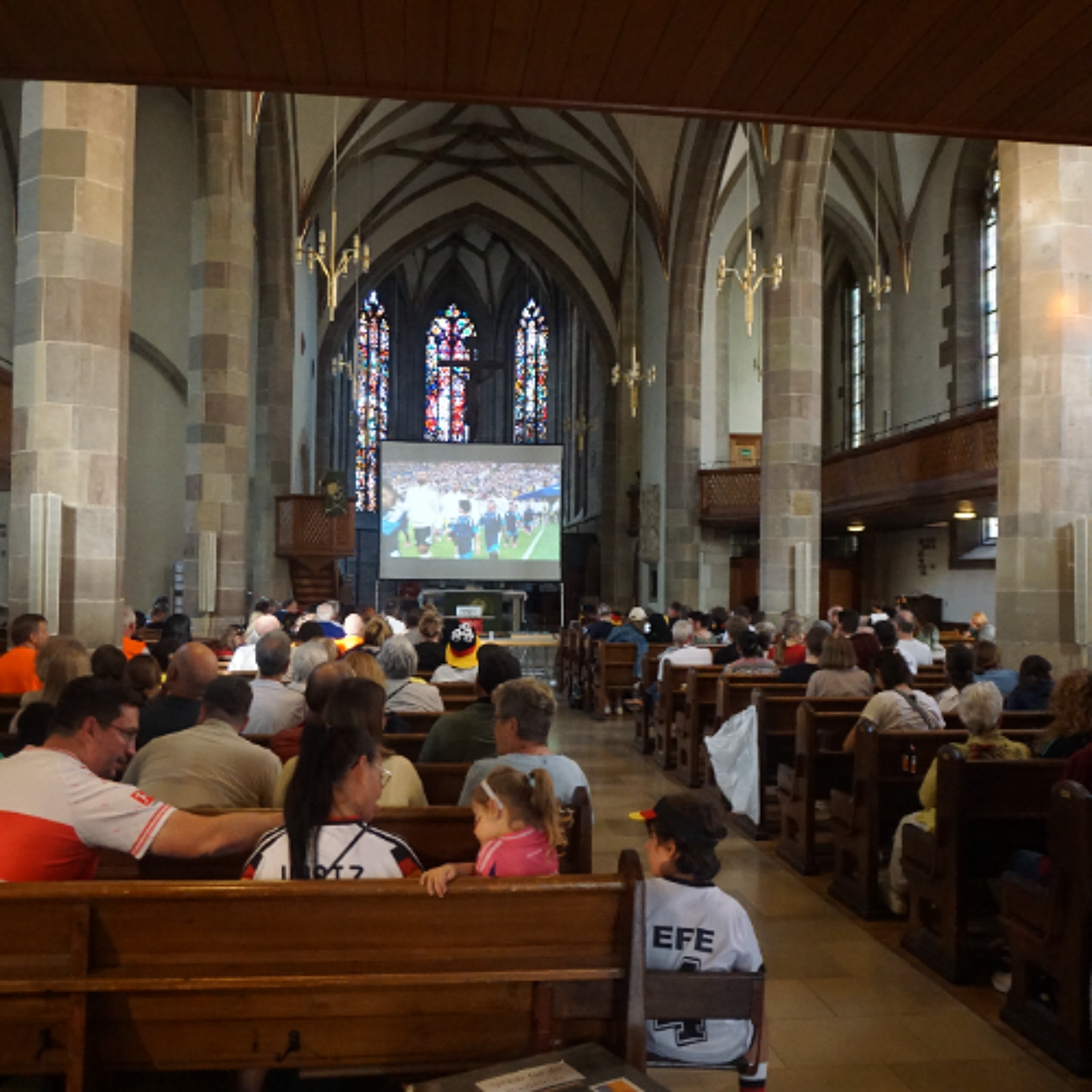 Public WM-Viewing in der Kirche episode artwork