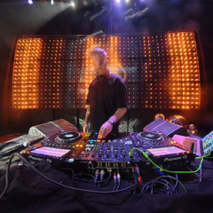 Ultimate Guide To Warm Up A Party With House Music