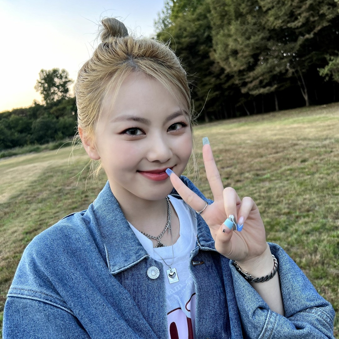 Listen to HINATA (XG) - RIDE (Original Song by SOLE (쏠 Listen to HINATA (XG) - RIDE (Original Song by SOLE (쏠