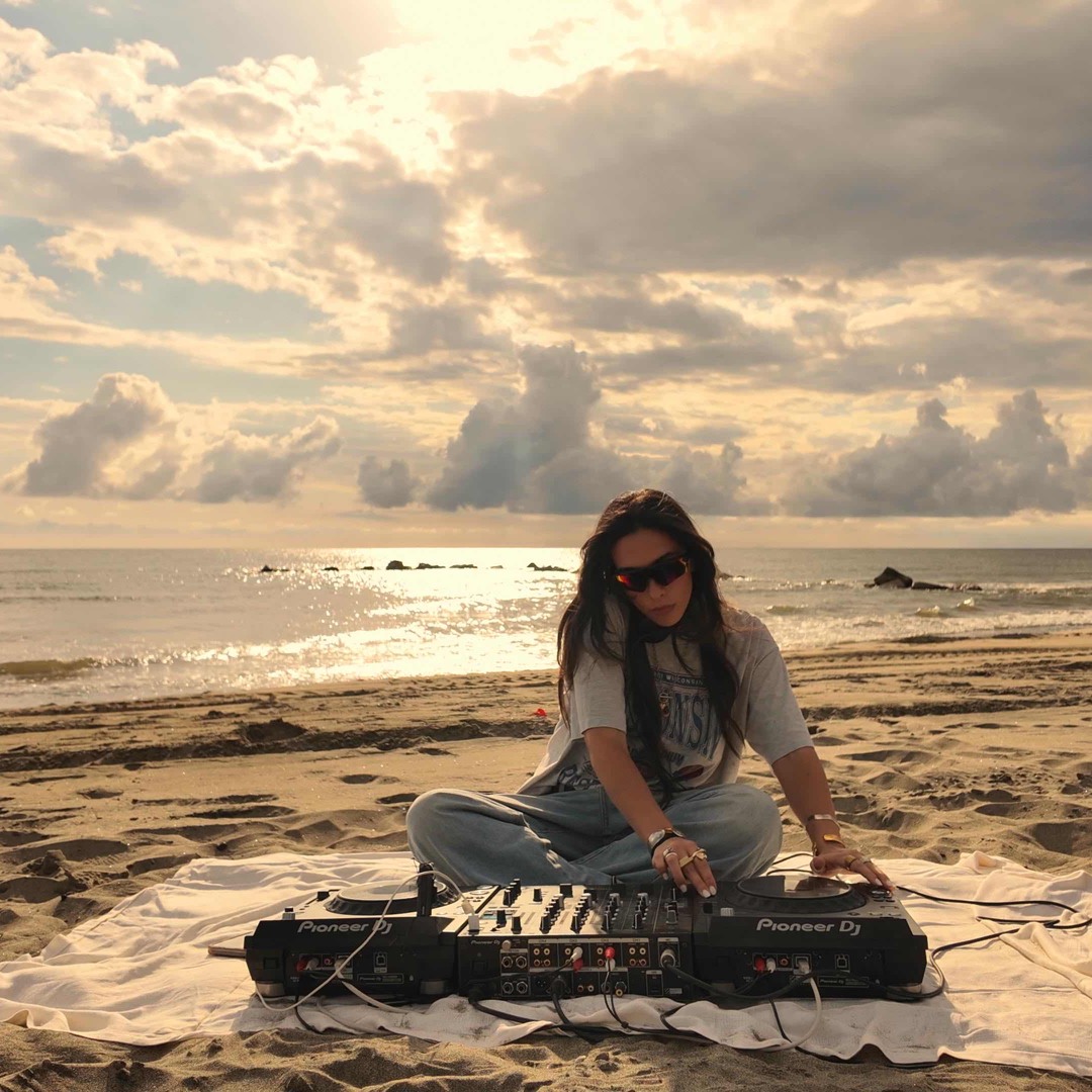 Stream Ellynora - Waves of light [Hybrid Set] by ELLYNORA | Listen ...