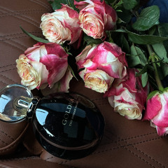 إنتِّ فهالدّنيا نِظر عيني مُنايَّ ومطمَعي♡.