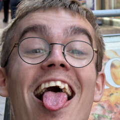 Marian er dæle fed og lugter af tis