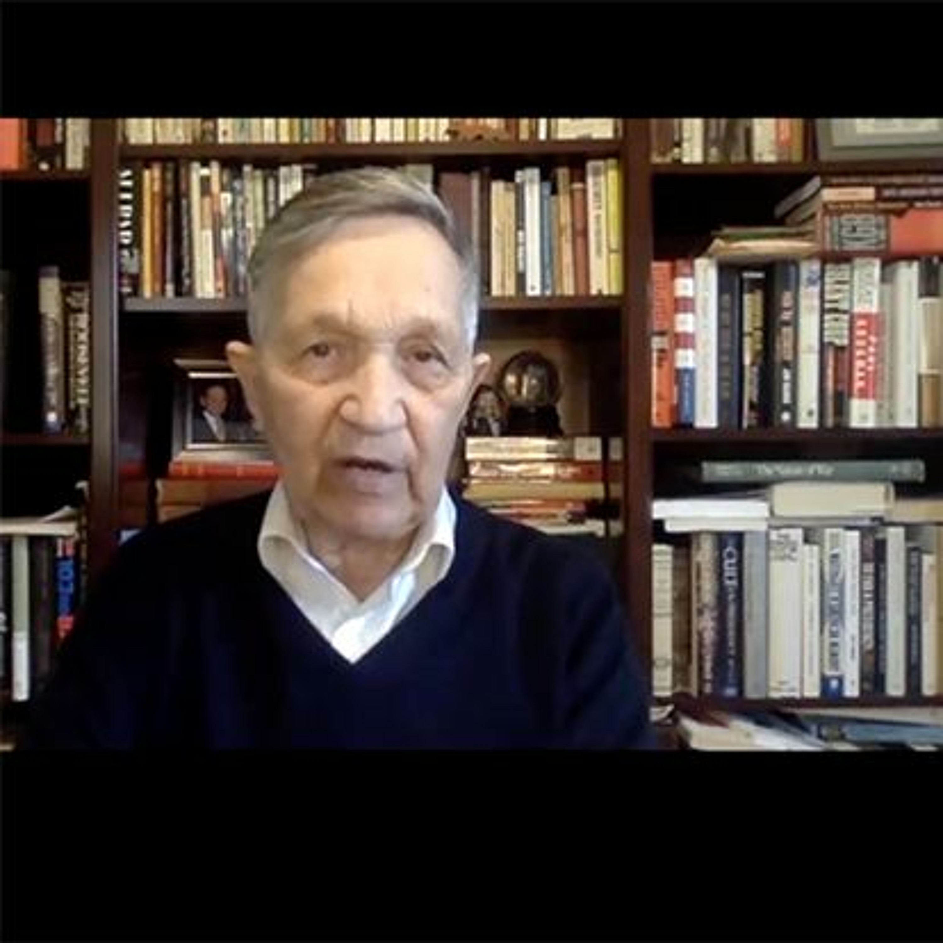 Talk World Radio: Dennis Kucinich: Democrats Should Not Make Support for War a Test of Party Loyalty episode artwork