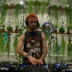 Pistas similares: Bruno Wølf | U-Topic x EPY x JuventudASU
