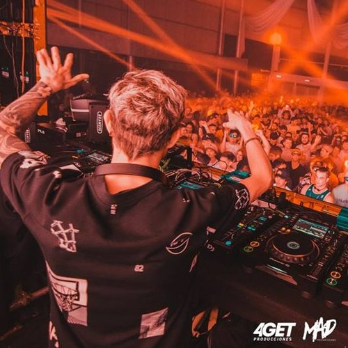 Nicolas Ming  @ Island Corp, Warm a Michael Bibi & Chelina Manuhutu (4get & MAD)