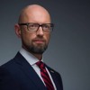 На політику уряду сьогодні впливає тільки одна особа — це президент України — Арсеній Яценюк На політику уряду сьогодні впливає тільки одна особа — це президент України — Арсеній Яценюк