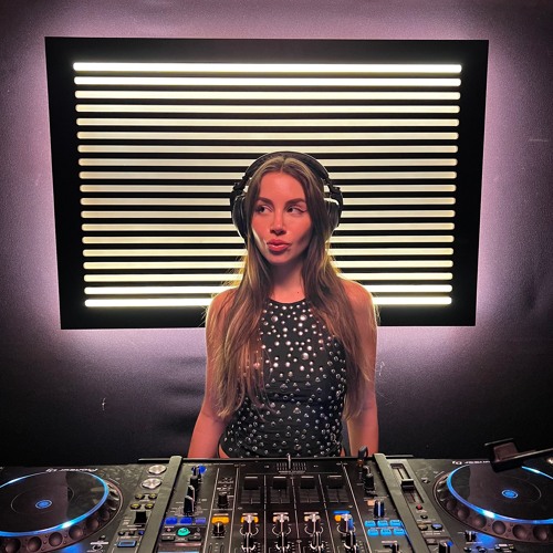 Hypnotic Groovy Techno - PALOMA Studio Mix from Berlin