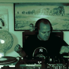 ERBOGROOVES - STRICTLY HOUSE (VINYL MIX BY DJ ERBOMATIC)