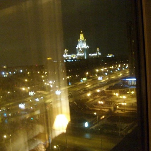 Вид из окна на москву ночью