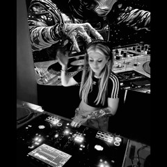 GEORGIA WILLS - TRANCE TECHNO HARDSTYLE MIX @ THE BRENTWOOD