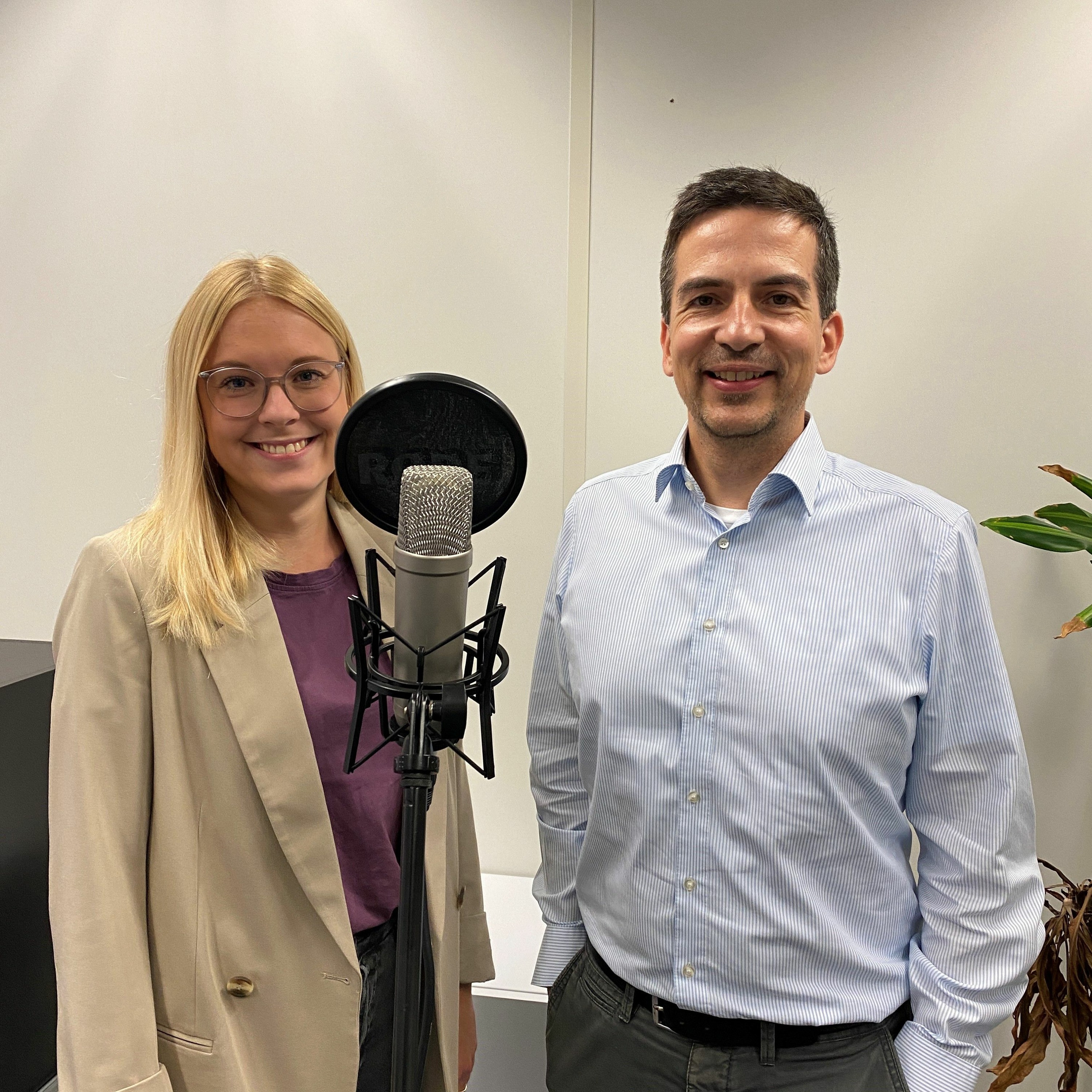 69 Sina Berger – Internet of Things im Gesundheitswesen: leeres Buzzword oder the Next Big Thing? episode artwork