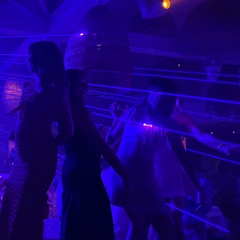 Sinem's Le Petite Plage Table Dancing Mix