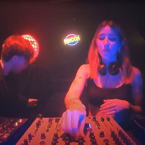 Save The Rave #19 - Victoria Mariani