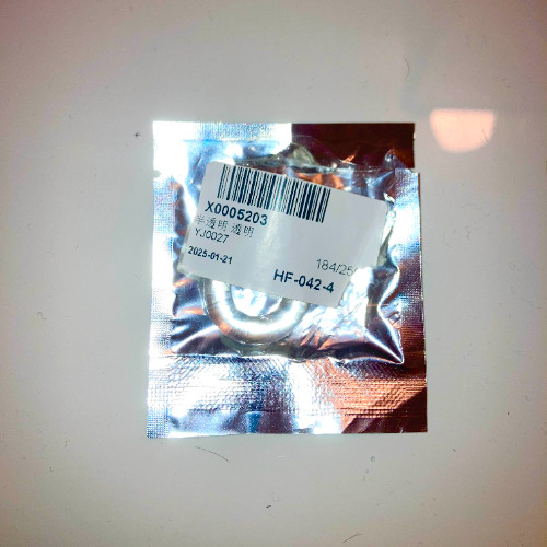 genomskinlig genomskinlig  (半透明 透明)