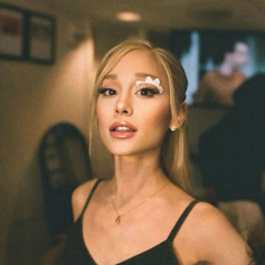 Ariana Grande - supernatural 🧸ྀི