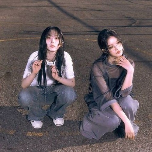 NMIXX(엔믹스) - Red light sign, but we go