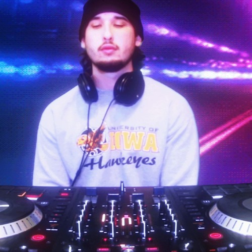 INTERNET WAITING ROOM (Signalwave, Ambient, Slowed & Reverb, IDM)