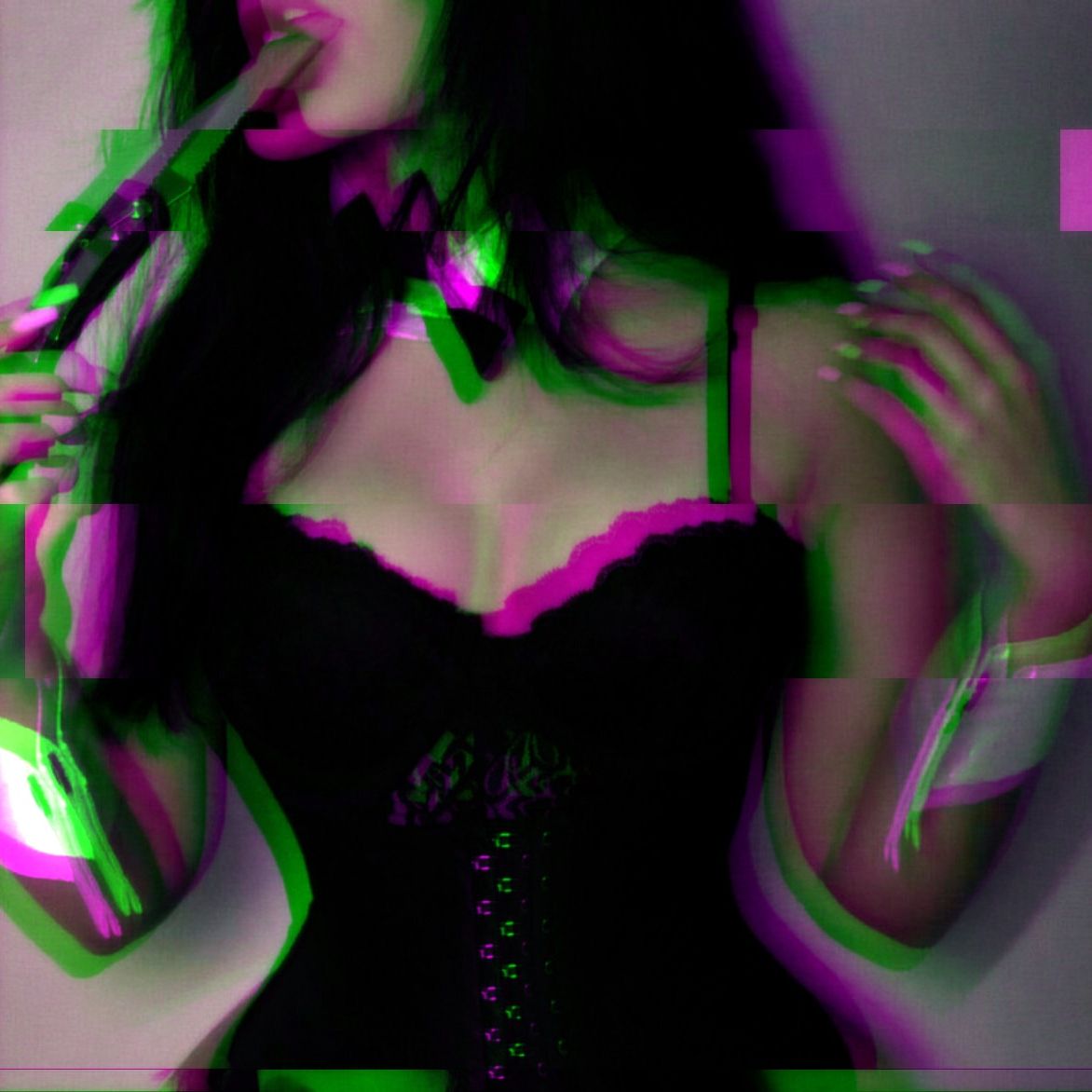 Menok aware – she’s a maneater