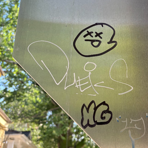 i want ur things in my room