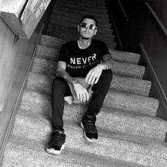 BULLYWRLD SO - HOLD ME TIGHT