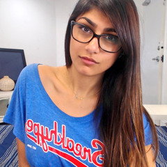 niggas who find mia khalifa attractive should really fucking die like nigga what the fuck