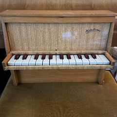 For Yoko Miura, part 1 (Soduko Solutions for four Toy Piano's & Electronics)