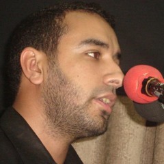 قَلِقًا تُقلّبني الهُمُومُ بِـمَضجعي وَيَغُورُ فِـكري فِي الزمَانِ وَيُتهِمُ | علي حمادي